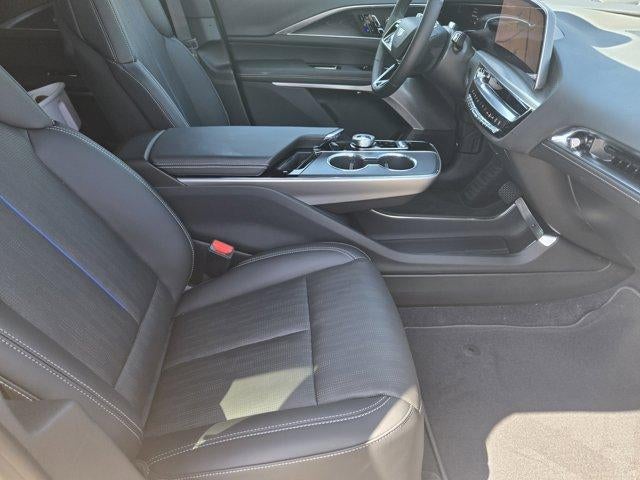 2025 Cadillac LYRIQ Luxury 2