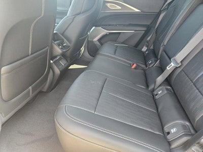 2025 Cadillac LYRIQ Luxury 2