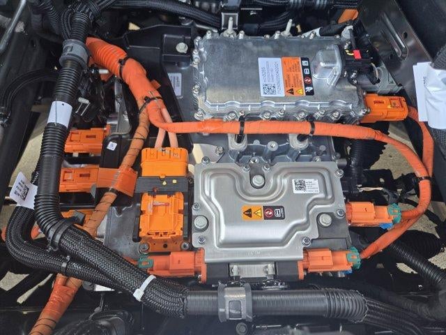 2025 Cadillac LYRIQ Luxury 2