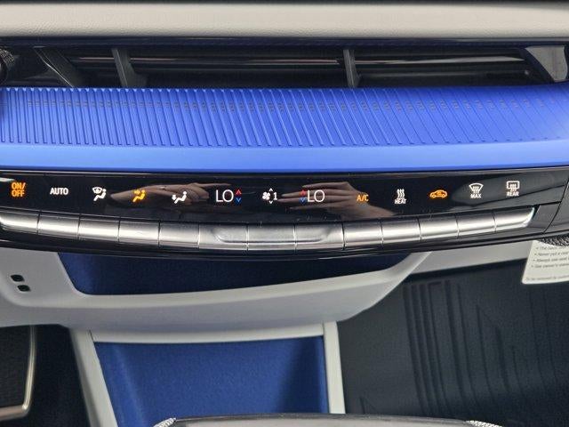 2025 Cadillac OPTIQ Luxury 1