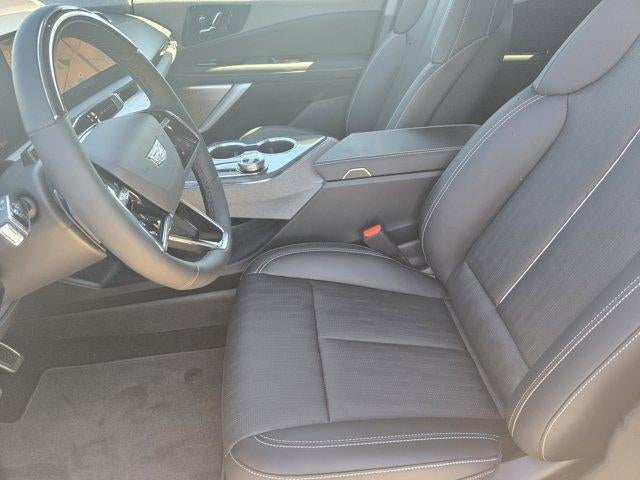 2025 Cadillac OPTIQ Luxury 2