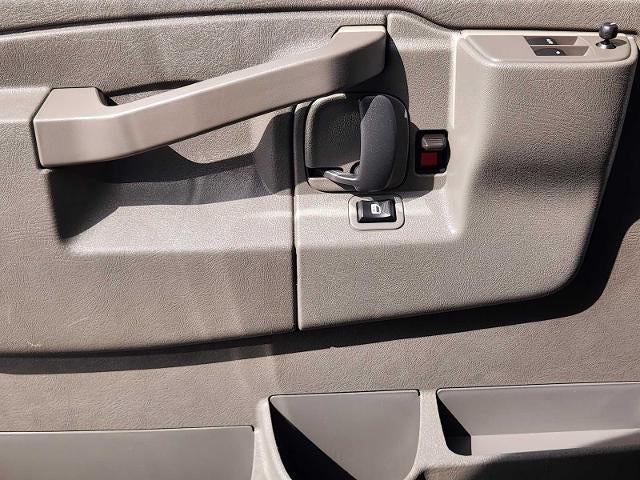 2024 Chevrolet Express Passenger 3500 1LT