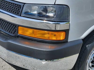 2024 Chevrolet Express Passenger 3500 1LT