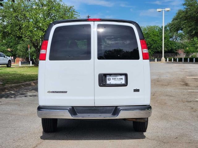 2024 Chevrolet Express Passenger 3500 1LT