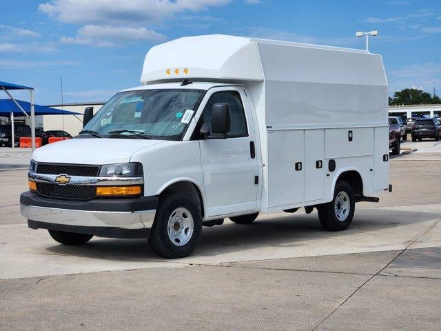 2025 Chevrolet Express Cutaway 3500 Base