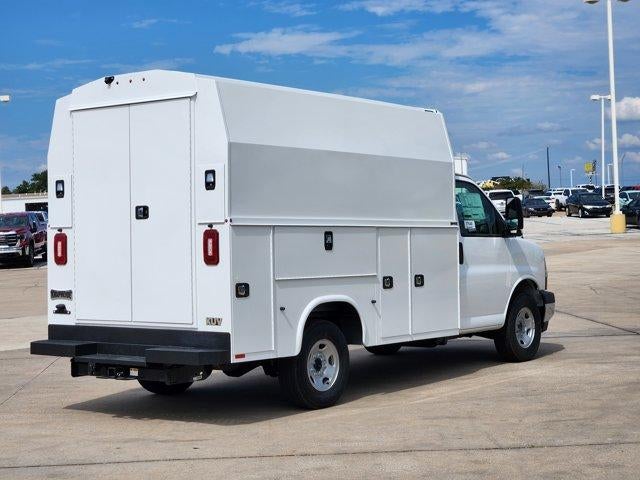2025 Chevrolet Express Cutaway 3500 Base