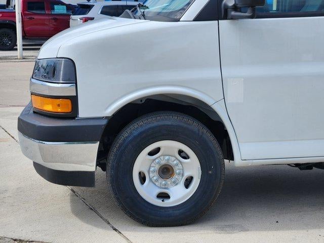 2025 Chevrolet Express Cutaway 3500 Base