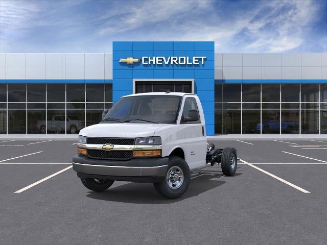 2025 Chevrolet Express Cutaway 3500 Base