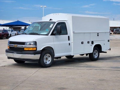 2025 Chevrolet Express Cutaway 3500 Base