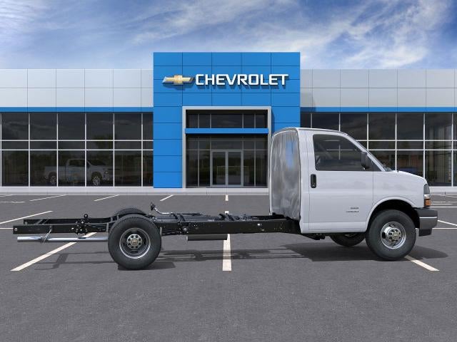 2025 Chevrolet Express Cutaway 3500 Base