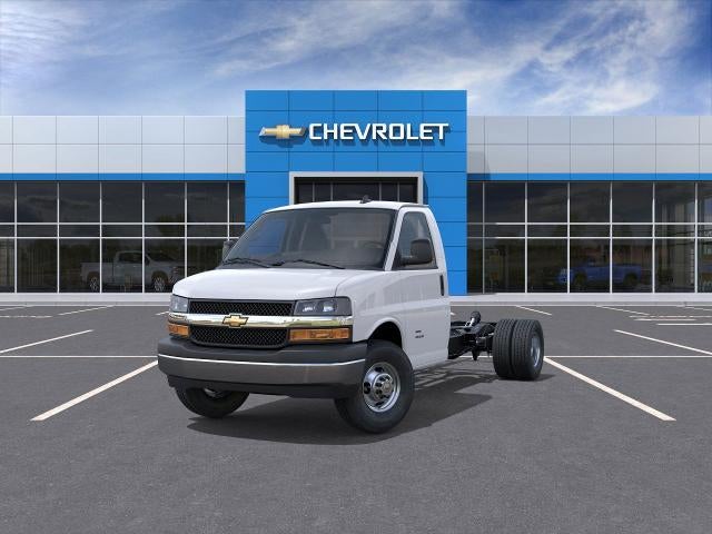 2025 Chevrolet Express Cutaway 3500 Base