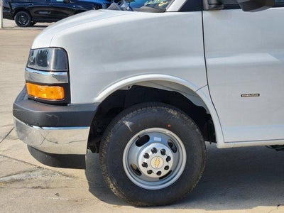 2025 Chevrolet Express Cutaway 3500 Base