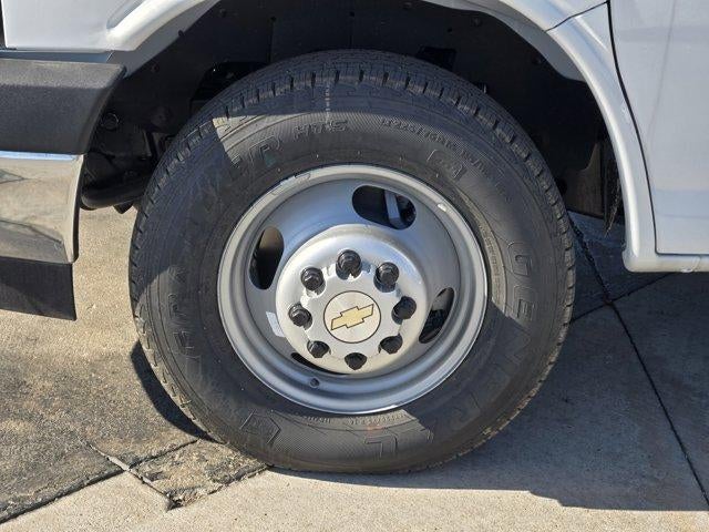 2025 Chevrolet Express Cutaway 3500 Base