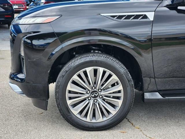 2025 INFINITI QX80 LUXE