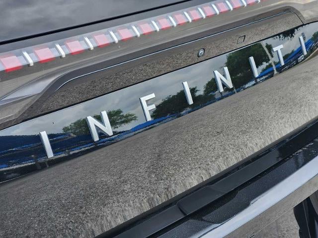 2025 INFINITI QX80 LUXE
