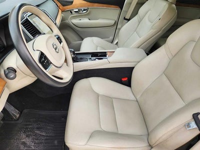 2022 Volvo XC90 Momentum