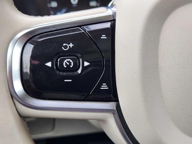 2022 Volvo XC90 Momentum