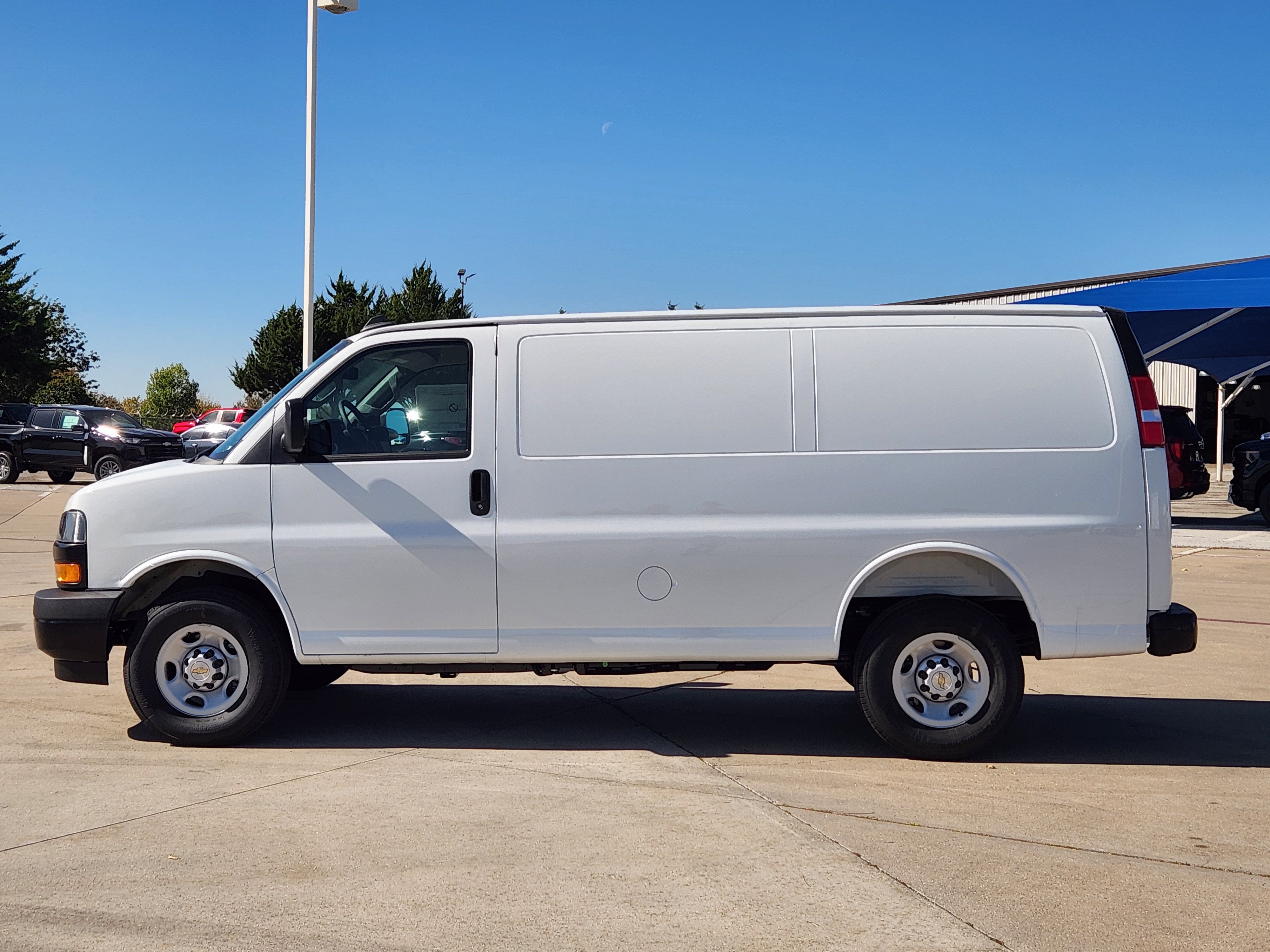 2025 Chevrolet Express Cargo Van Base