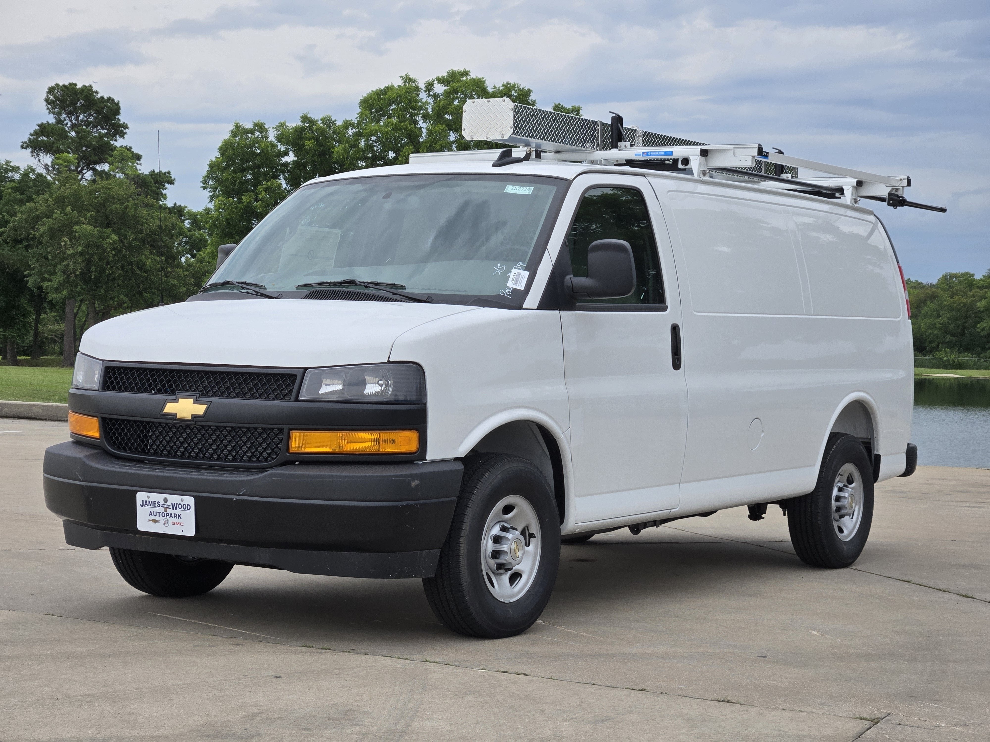 2025 Chevrolet Express Cargo Van Base